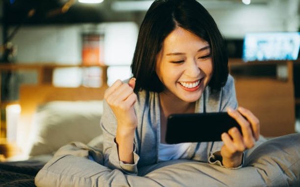 Competitive Card Battle Platforms with Tiered Rewards